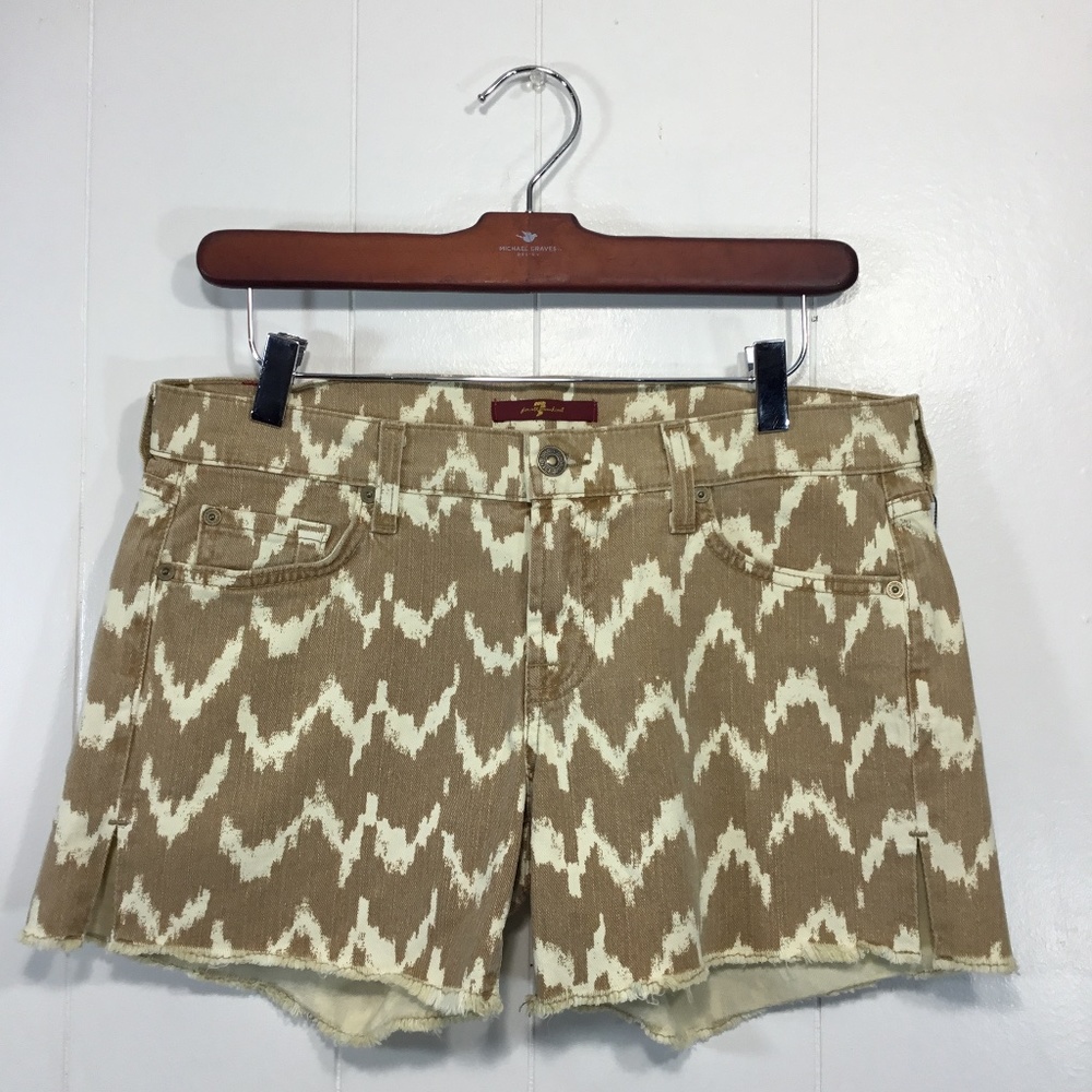 NWT 7 For All Mankind mid-rise raw hem shorts size 28